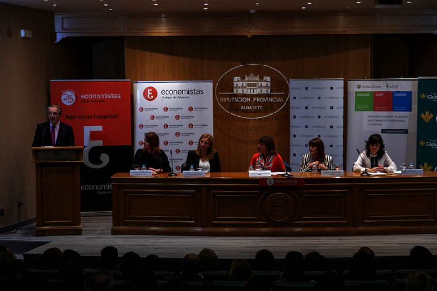 MESA REDONDA: MUJERES EN PUESTOS DE RESPONSABILIDAD