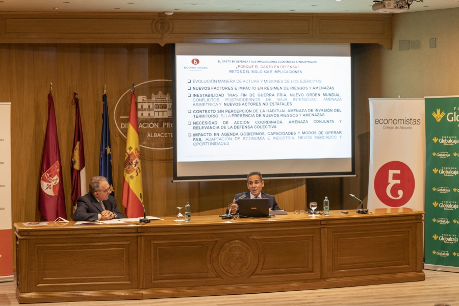 ÁLVARO JUAN PINO SALAS IMPARTIÓ LA CONFERENCIA SOBRE EL GASTO EN DEFENSA Y SUS IMPLICACIONES ECONÓMICAS E INDUSTRIALES EN LA PROVINCIA DE ALBACETE